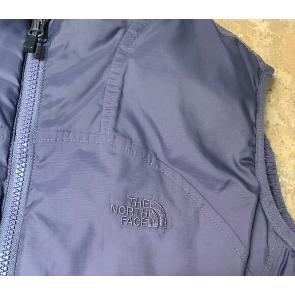 The North Face Purple Mossbud PRIMALOFT Reversible Insulated Jacket Vest sz M - Picture 5 of 9